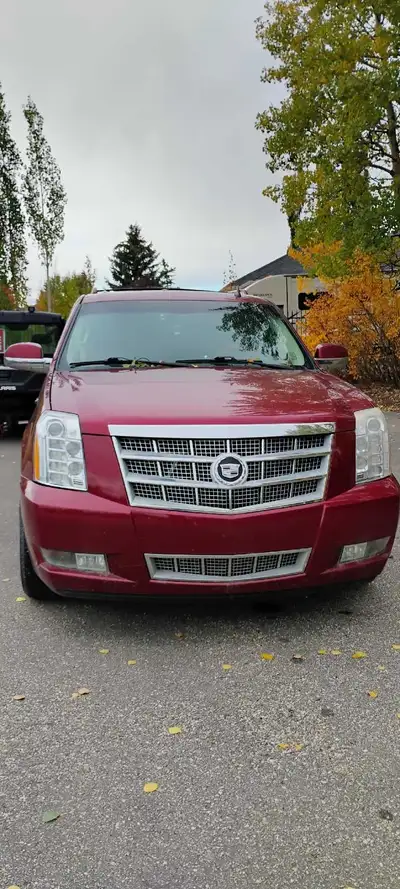 2010 Cadillac Escalade ESV – Red Used 2010 Cadillac Escalade ESV. Vehicle has 220,000 km. It’s an ol...