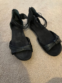 New Size 8 Black Vegan Leather Flat Strappy Sandals