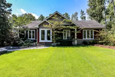 $5,000/month to rent OR $1,380,000 to purchase. Your Georgian Bay lifestyle starts here. This 4 bedr...