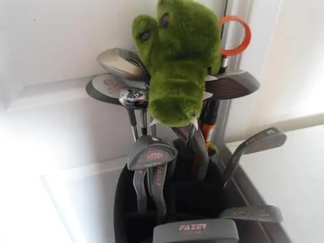 SET OF LADIES FAZER RIGHT HANDED GOLF CLUBS WITH GOLF BAG in Golf in Sudbury - Image 10