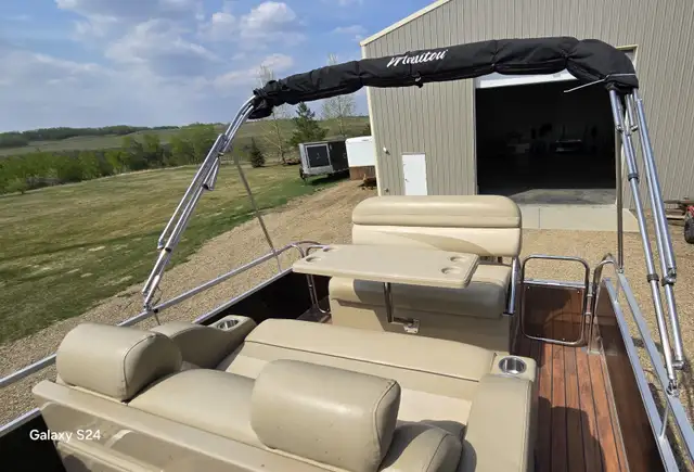 2012 Manitou tritoon Boat, SES Series in Powerboats & Motorboats in Lloydminster - Image 6