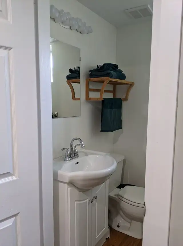 Flexible Term: Fresh Fully Furnished 1-Bdrm Unit: West End in Short Term Rentals in City of Halifax - Image 8