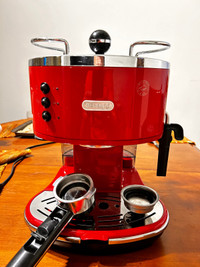 Coffee maker De'Longhi ECO310R Icona Pump Espresso Machine, Red