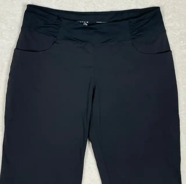 Mountain Hardwear Dynama Capri Pants - Women's Size Medium in Women's - Bottoms in Edmonton - Image 3