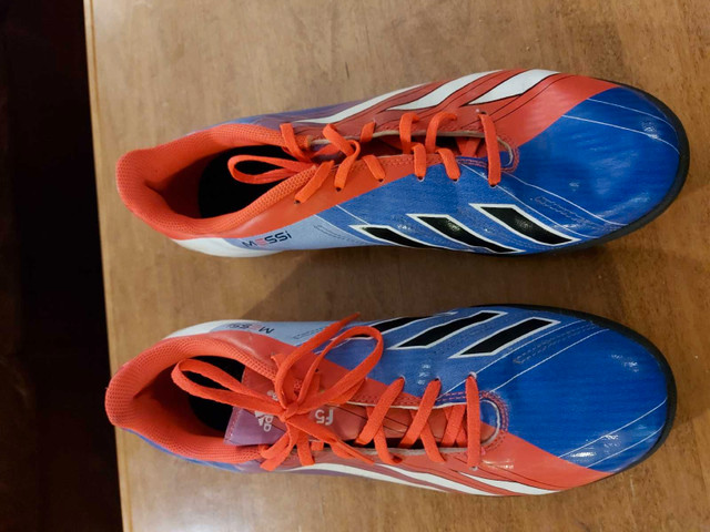 Adidias Messi soccer cleats, size 9 1/2 in Soccer in City of Toronto - Image 4