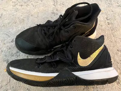 Nike Katie 5 Black metallic gold. Used. Size US 5Y