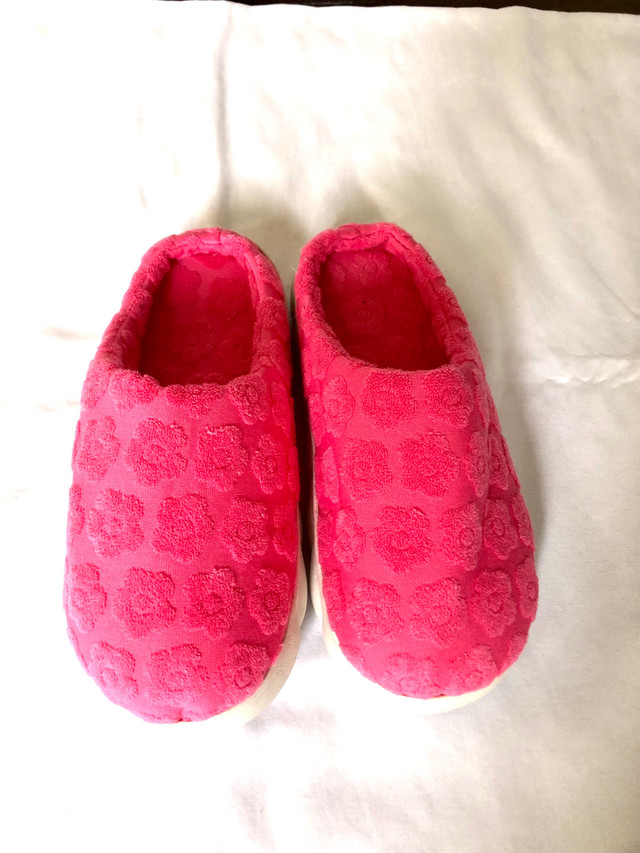 New  Pink Sleepers For Women Size 6.5-7.5 in Women's - Shoes in City of Toronto - Image 2
