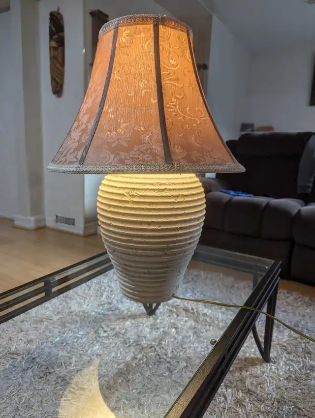 Table lamp in Indoor Lighting & Fans in Mississauga / Peel Region - Image 2