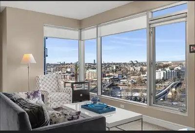 Downtown High Foor River View Condo For Rent
