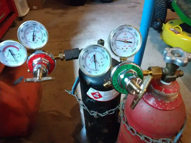OXY-ACETYLENE HEATING WELDING CUTTING TORCH in Other in Belleville - Image 3