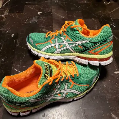 Brand New Mens Size 10 ASICS Gel GT 2000 DYNAMIC DUOMAX Running Shoes Brand new Never Worn $145