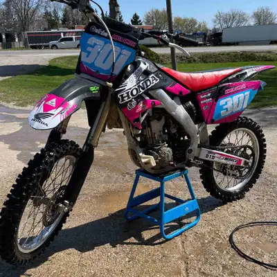 2006 crf250r, ive only had this bike for a couple months and have only rode it 4 times (lady driven)...