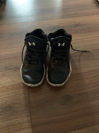 Under amour kids sneakers size 4.5