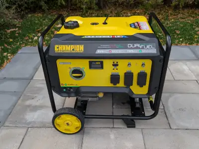 Génératrice Bi-Carburant Champion 8125W Presque NEUVE, View more