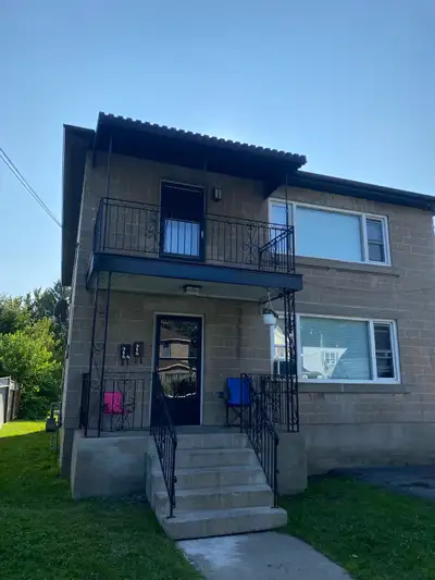 3 bedroom, 1 bath apartment available Aug. 1st