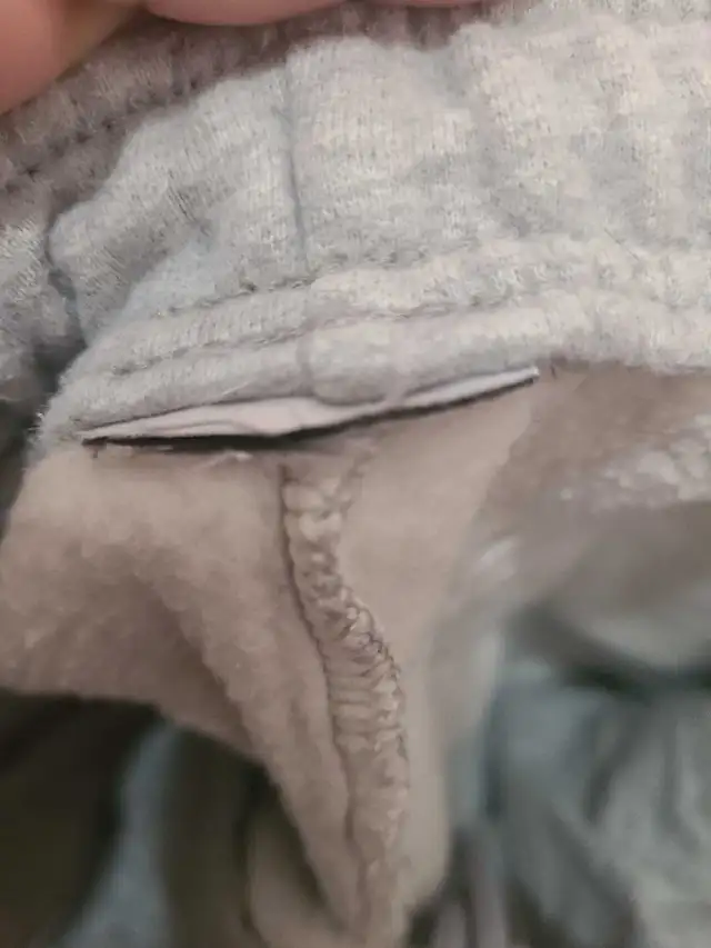 Aritzia - Sweatfleece cargo sweatpant in Women's - Bottoms in Markham / York Region - Image 7