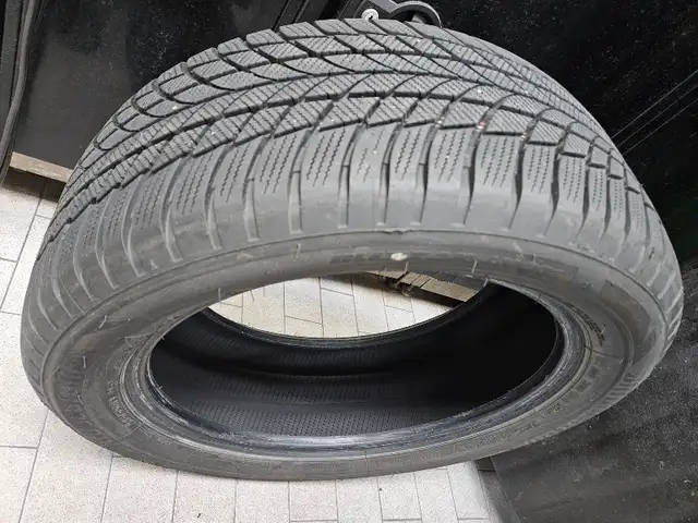 Used 1x Bridgestone Blizzak LM001 Runflat winter tire. 245 50 19 in Tires & Rims in Markham / York Region - Image 3