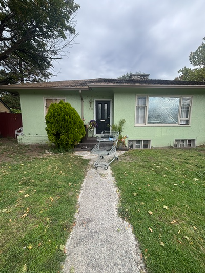 Pet Friendly Older Family home , Great Location near downtown Penticton , schools, and bus service....
