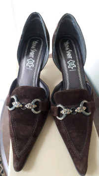 Brown Suede Women's Shoes. Size 8. Heel 3"