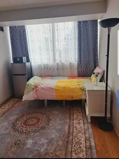 "Room for rent: A bedroom with a private bathroom, including internet, water, and electricity, avail...