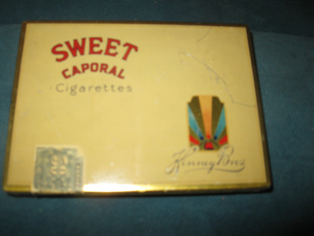 Fumeur - Boîte Sweet Caporal (Vintage) dans Art et objets de collection  à Ville de Québec