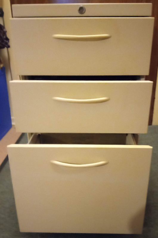 2 File cabinets, 1 heavy duty tan colour, 1 regular duty black. in Other Business & Industrial in Oshawa / Durham Region - Image 3