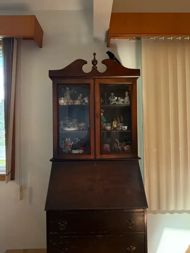 Antique Secretary Desk in Desks in Edmonton - Image 10