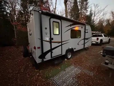 Roulotte Skyline Kokanee 2012 – Prête à partir !Vous cherchez la roulotte idéale pour vos escapades...