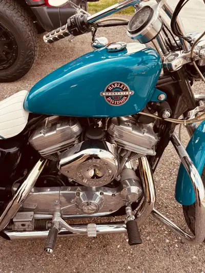 2002 HD 883 Custom Hugger Sportster. Color Teal. Only 8136km. Comes with detachable windshield. Exce...