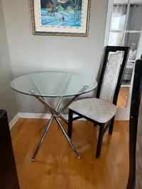 Table ronde de cuisine en verre