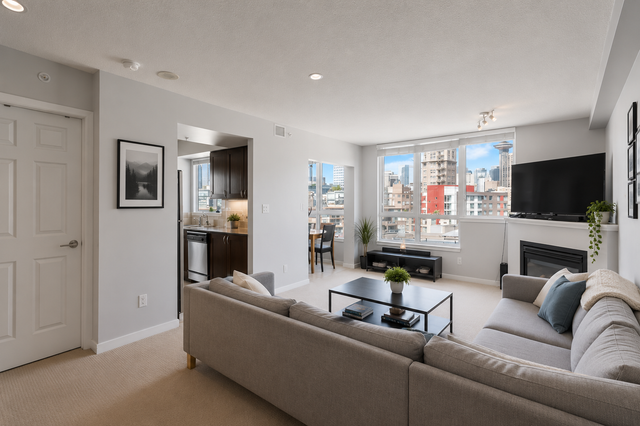 $1,500 All-In | Furnished Room Downtown Vancouver in Room Rentals & Roommates in Vancouver - Image 12
