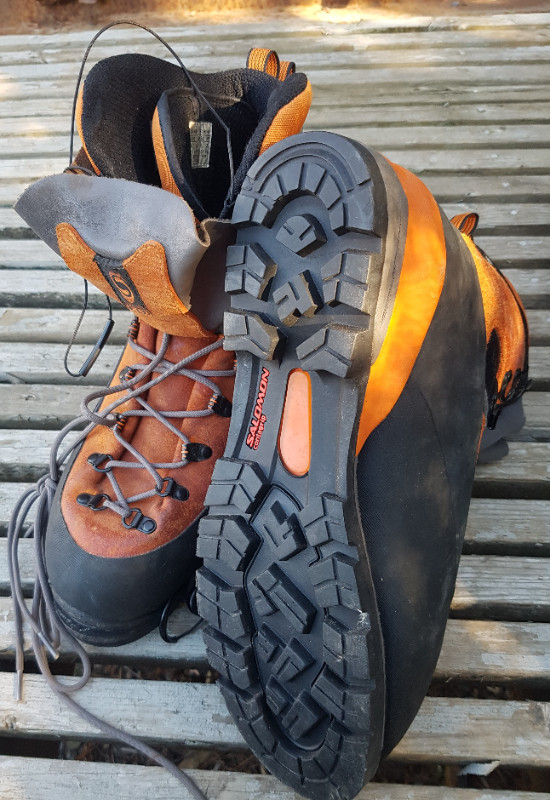 CLIMBING MOUNTAINEERING BOOTS & WINTER in Clothing, Shoes & Accessories in Bedford - Image 2