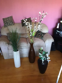 Plusieurs vase décoratif avec fleur artificielles 25,30, et 35$