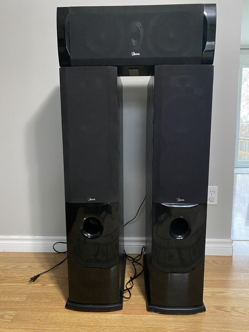 Tower speakers and center channel speaker Speakers Stratford Kijiji