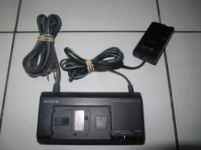 Sony Model AC-V35 AC Power Adaptor for 8mm Camcorders Circ1990s in Cameras & Camcorders in Mississauga / Peel Region - Image 2