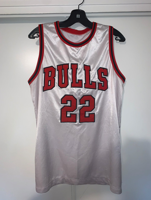 red/white/black BULLS jersey (men’s size medium) in Other in City of Toronto