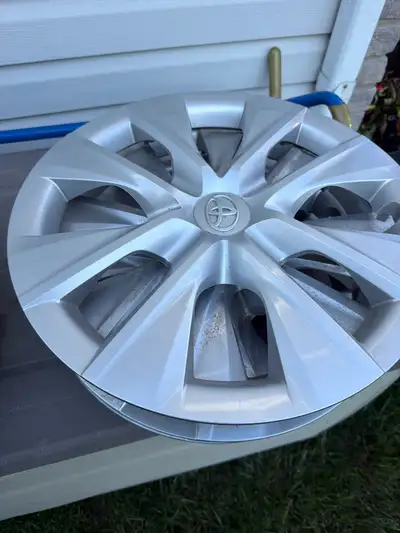 genuine Toyota Wheel Cap Sub-Assembly (15" Hubcap / Wheel Cover 20$ Also 17”Part number 42602-0A040...