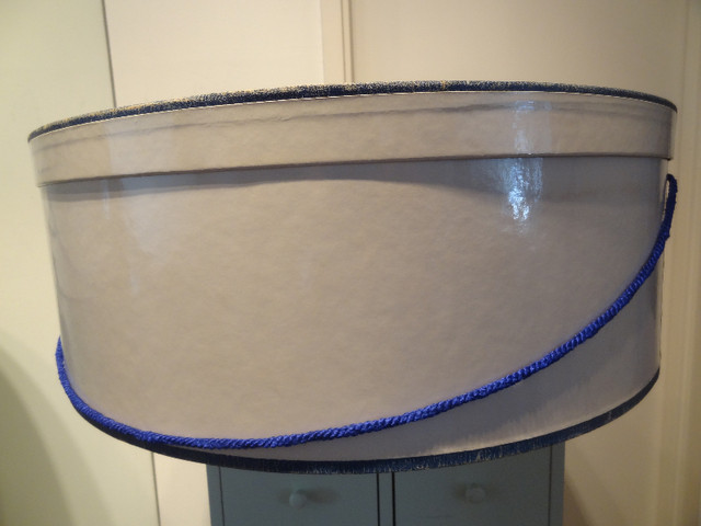Vtg Hat Box 20" Glossy White w/Blue trim/handle - Holt Renfrew in Women's - Other in City of Toronto - Image 2