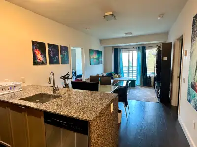 Bright Private Bedroom and Private Bathroom in Mississauga Condo $1,400 per month, all-inclusive We...