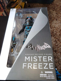 DC Collectibles Batman Arkham Deluxe Figure Mister Freeze