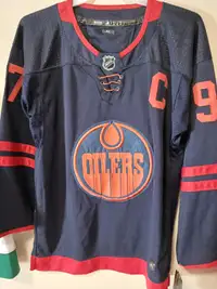 Connor McDavid Edmonton Oilers hockey jersey size 46 Small - new