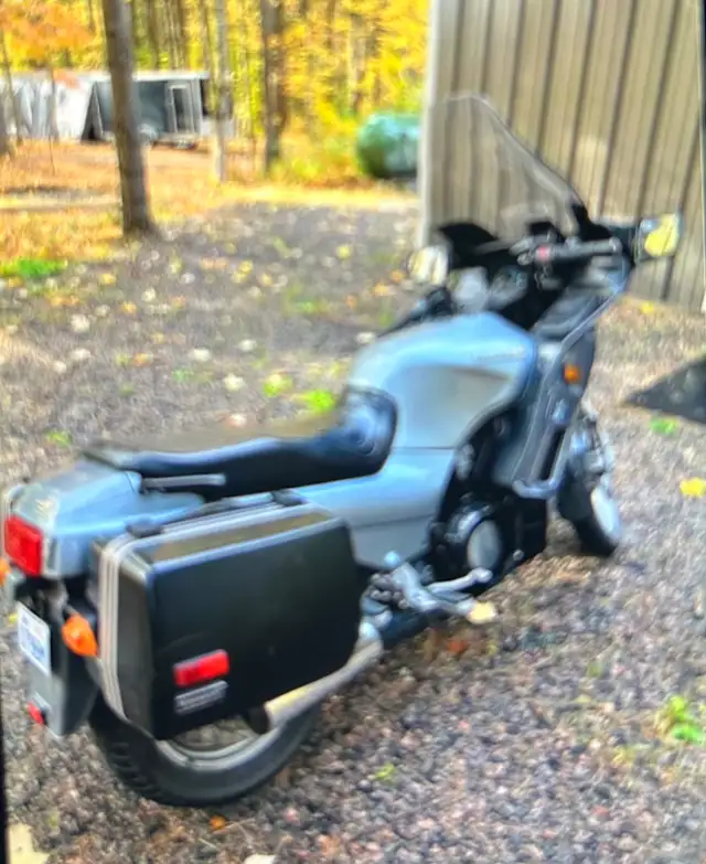 '84 Kawasaki GTR1000 Touring Bike in Touring in Mississauga / Peel Region - Image 3