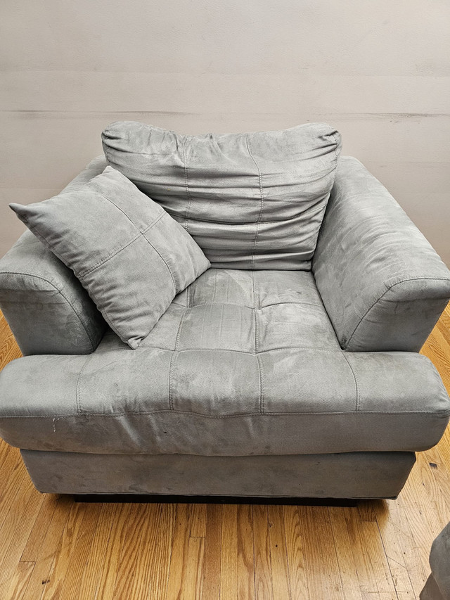 Sofa, Cushion in Couches & Futons in Mississauga / Peel Region - Image 3