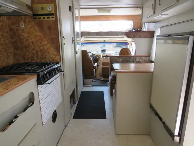 1980 Aristocrat C Class Motorhome in RVs & Motorhomes in Lethbridge - Image 8