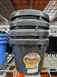 Rubber Bucket - 8 Quart