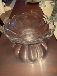 Vintage Heisey 10 inch Glass serving bowl. Excellent condition