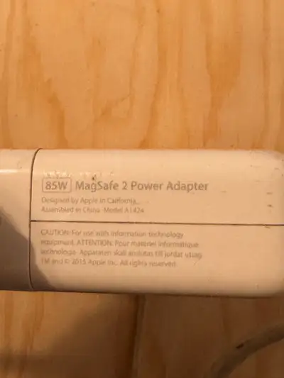 This is an 85W Apple MagSafe 2 Power Adapter in used condition, perfect for older MacBooks. While it...