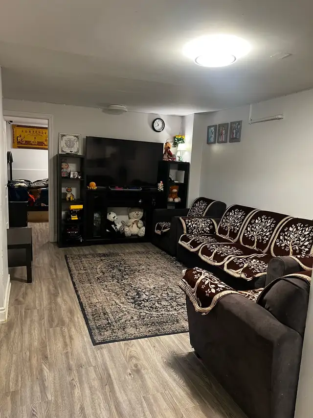 Room for Rent private / sharing for Boys in Long Term Rentals in Mississauga / Peel Region - Image 4
