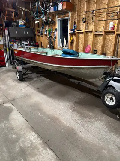 Older m14 Lund aluminum boat solid transom boat is a little messy underneath from previous owner, bu...