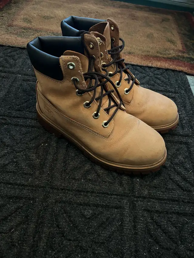 Bottes Timberland taille 5 femme in Men's Shoes in City of Montréal - Image 2
